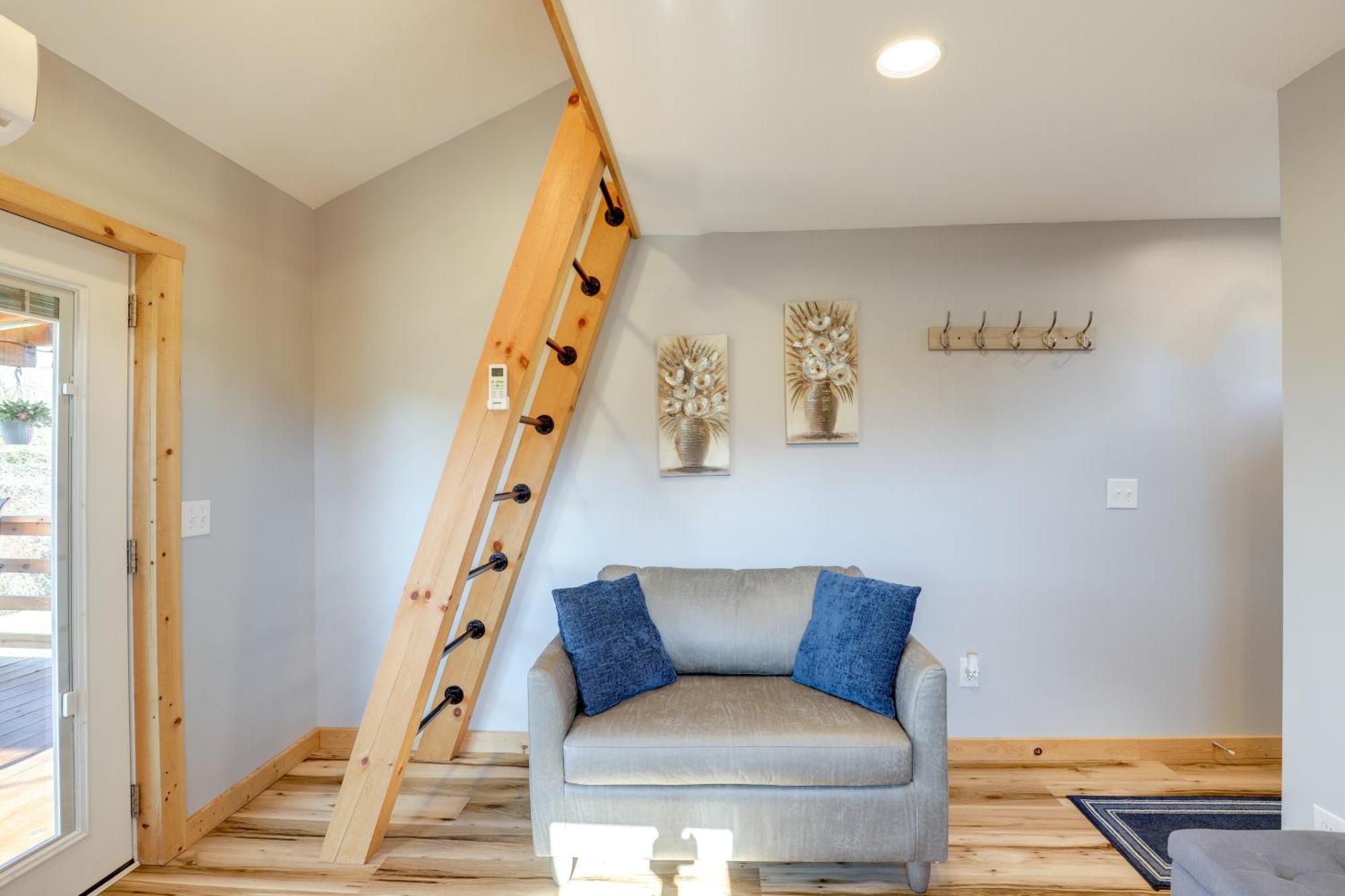 Marshall Studio With Loft, Hot Tub And Views! 외부 사진