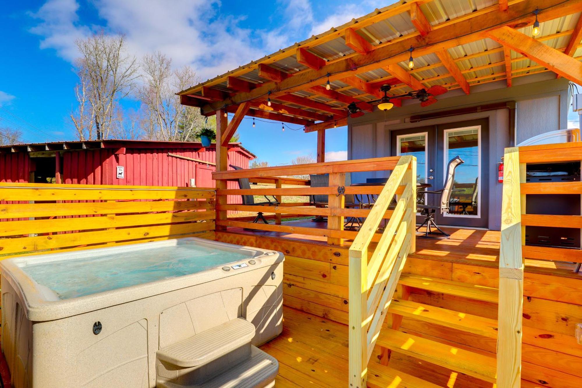 Marshall Studio With Loft, Hot Tub And Views! 외부 사진