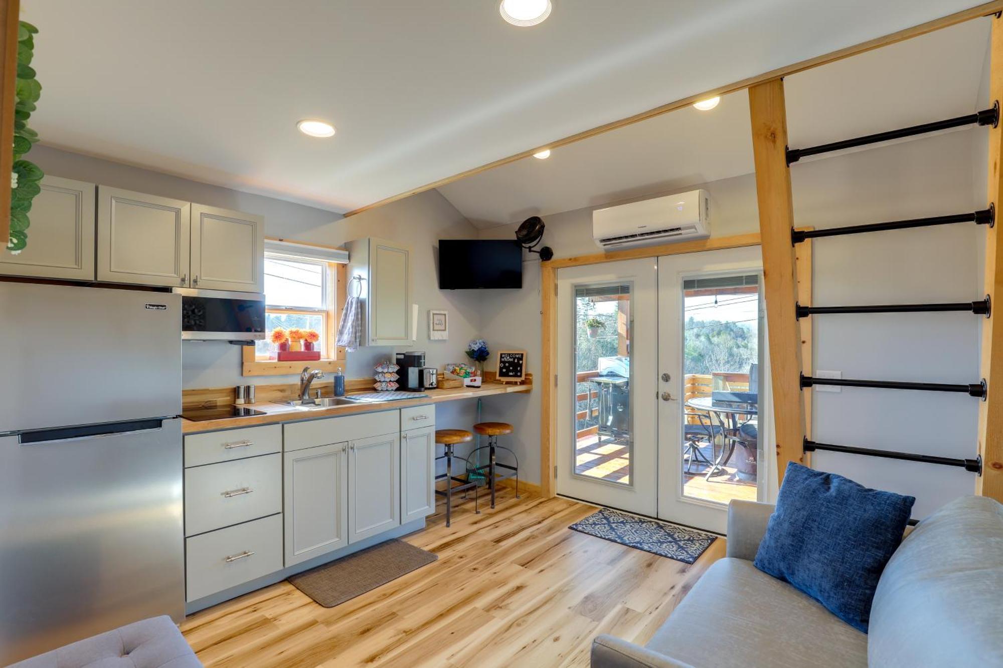 Marshall Studio With Loft, Hot Tub And Views! 외부 사진