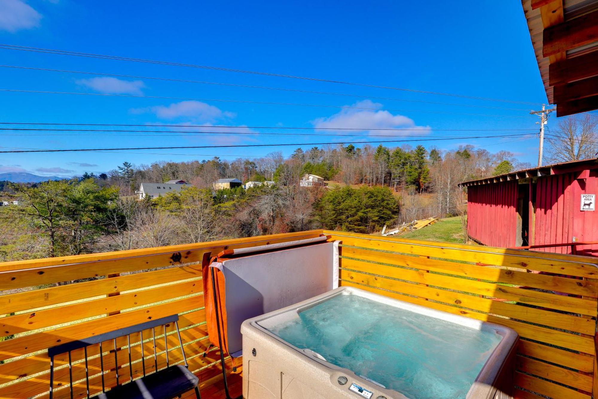 Marshall Studio With Loft, Hot Tub And Views! 외부 사진