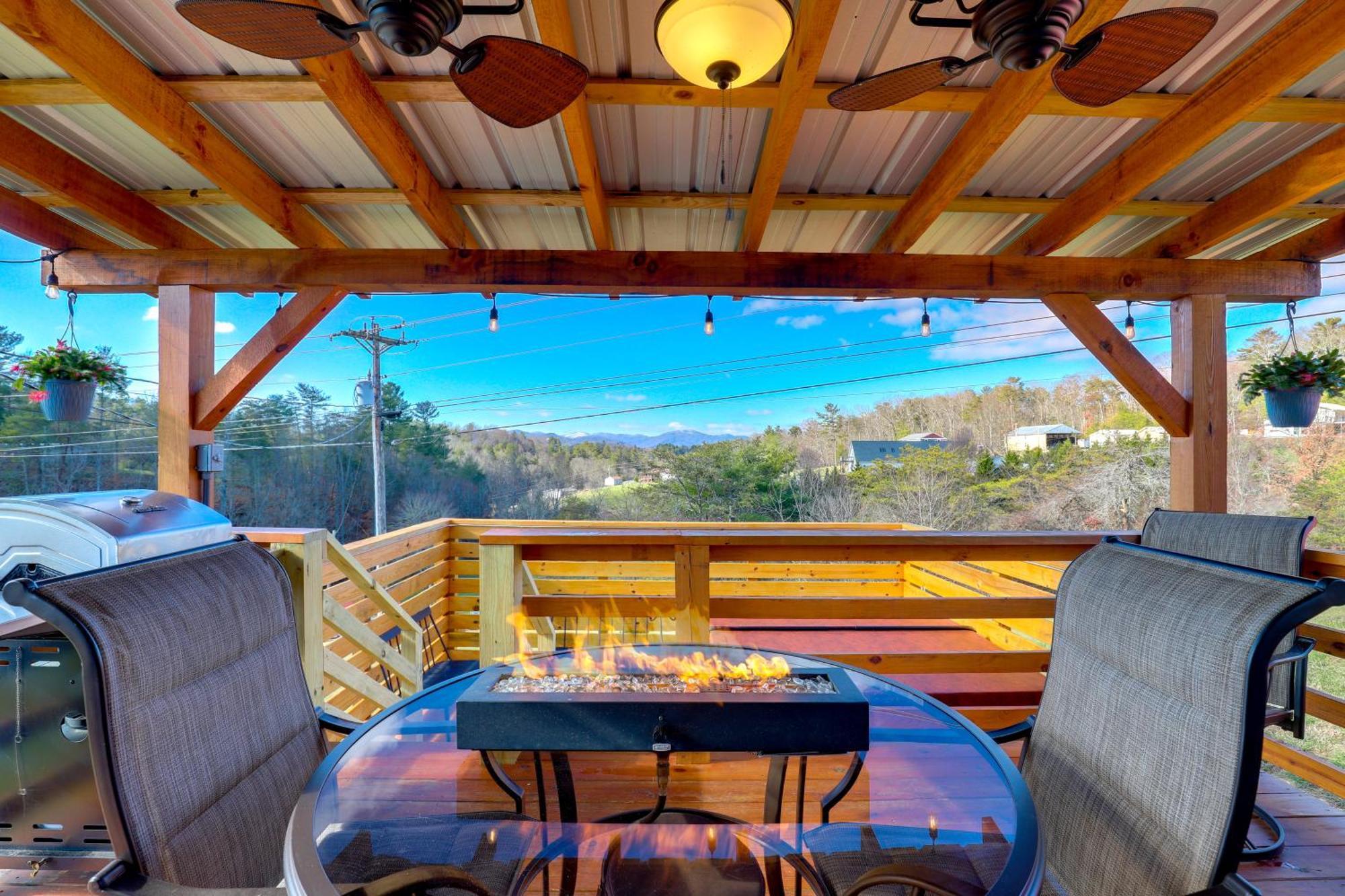 Marshall Studio With Loft, Hot Tub And Views! 외부 사진