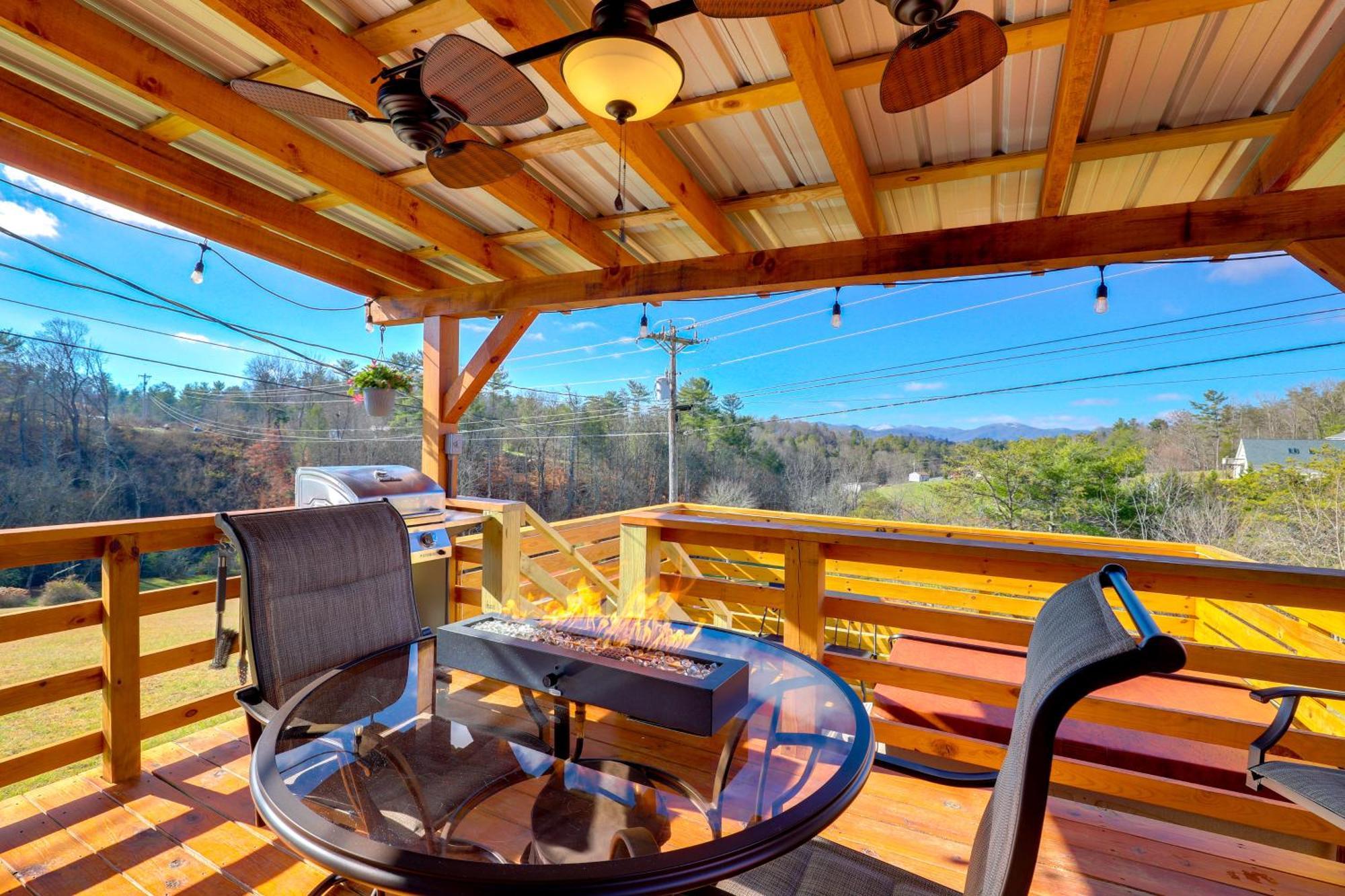 Marshall Studio With Loft, Hot Tub And Views! 외부 사진